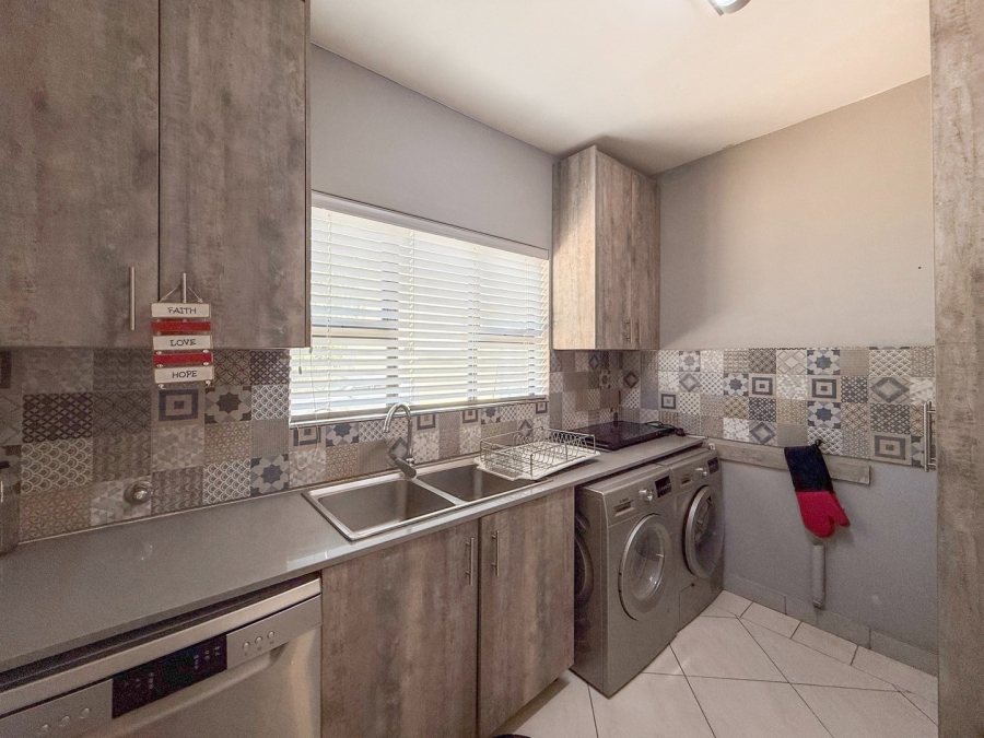 7 Bedroom Property for Sale in Melodie North West